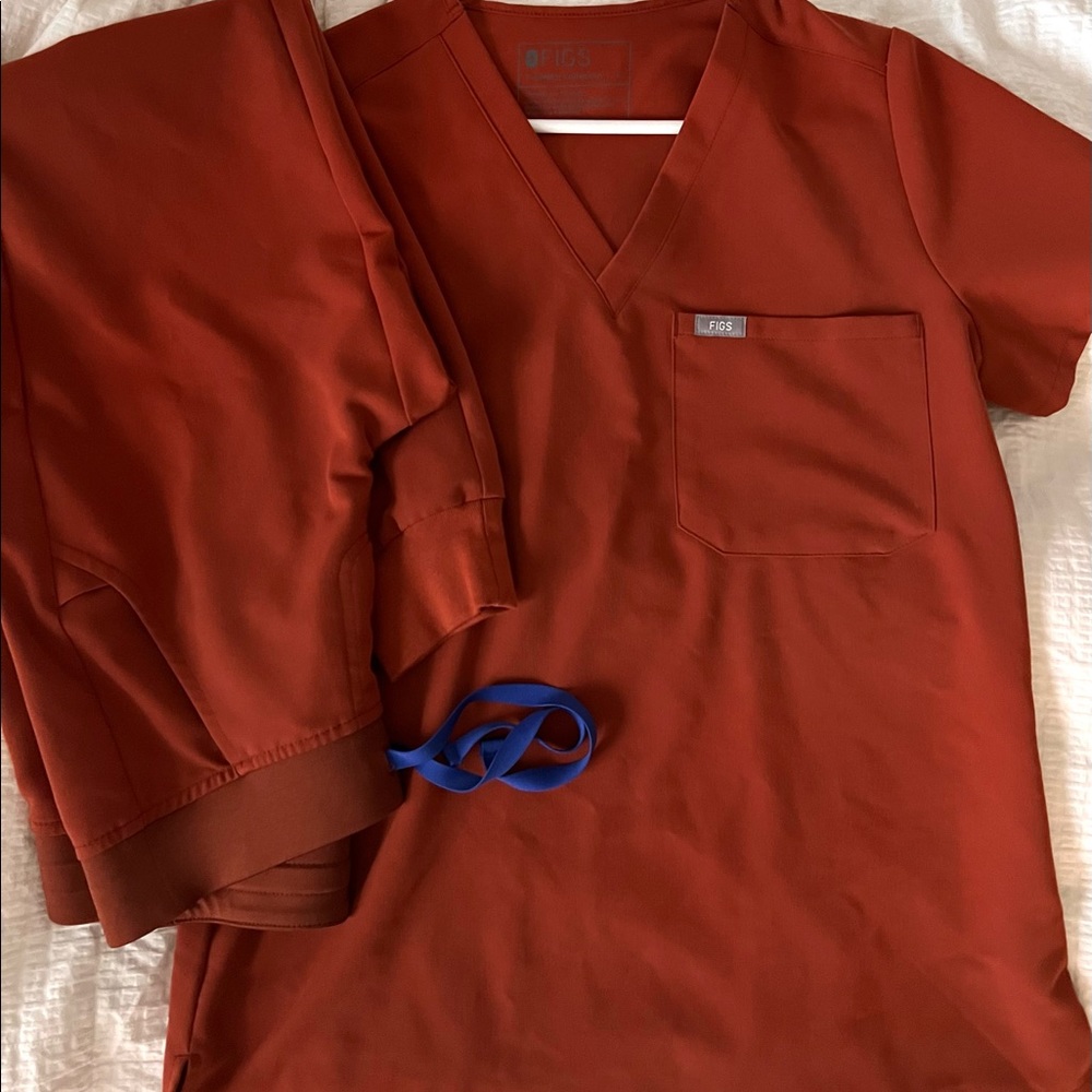 Figs Catarina top S / Zamora jogger XSP in Auburn